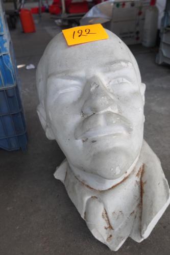 Stenen beeld Lenin – kavel bij Openbare Verkopen, Izegem