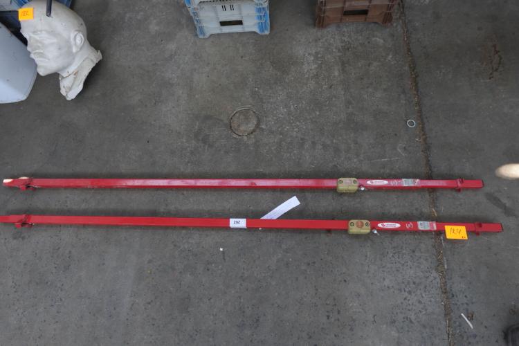 2x Uitschuifbare waterpas – kavel bij Openbare Verkopen, Izegem