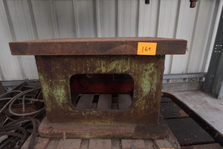 Haakse metalen werktafel – kavel bij Openbare Verkopen, Izegem