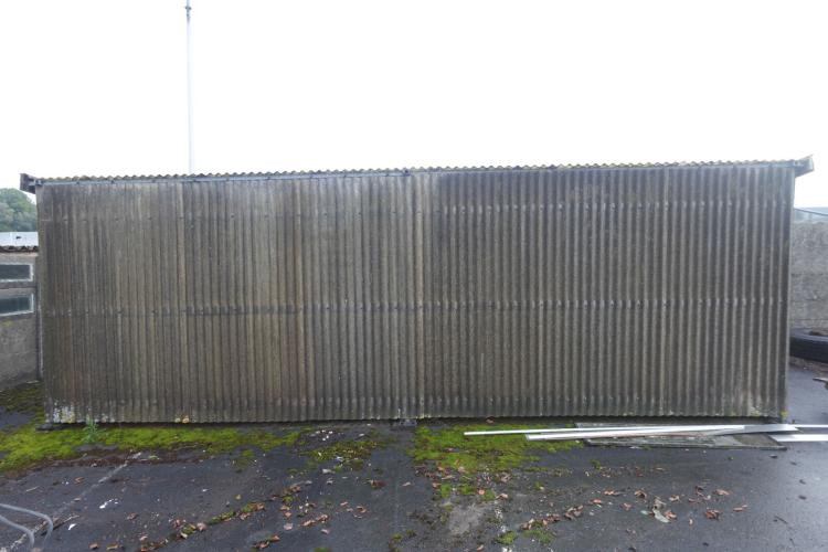Fietsenberging in golfplaten – kavel bij Openbare Verkopen, Izegem