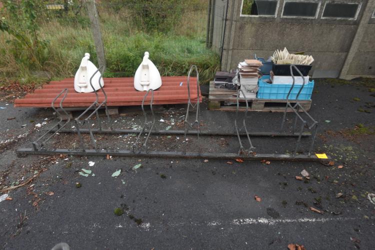 Fietsenrek voor 6 fietsen – kavel bij Openbare Verkopen, Izegem