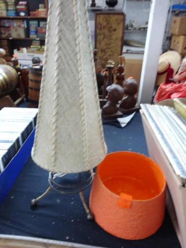 Designerlamp + kom – kavel bij Openbare Verkopen, Izegem