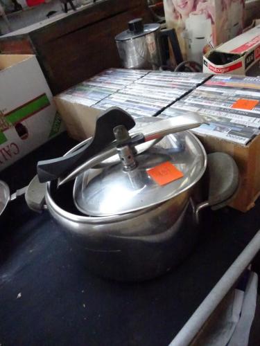 Snelkookpan – kavel bij Openbare Verkopen, Izegem