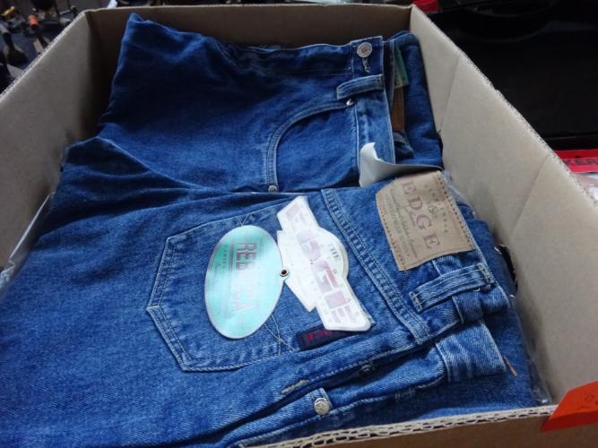 Doos Jeansbroeken – kavel bij Openbare Verkopen, Izegem