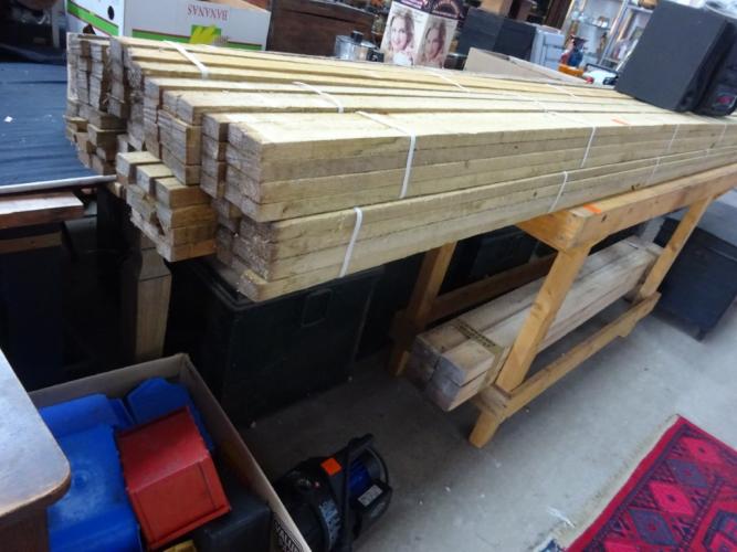 Houten latten 8 pakken – kavel bij Openbare Verkopen, Izegem