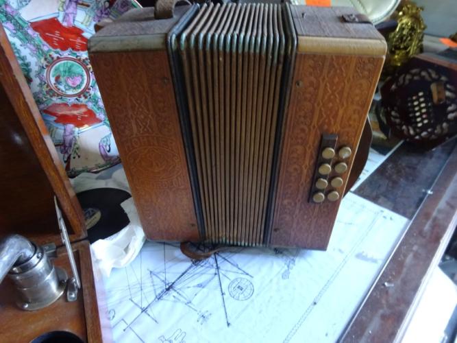 HOHNER accordeon speelklaar 30cmx32cm – kavel bij Openbare Verkopen, Izegem