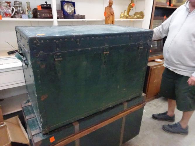 Houten kist – kavel bij Openbare Verkopen, Izegem