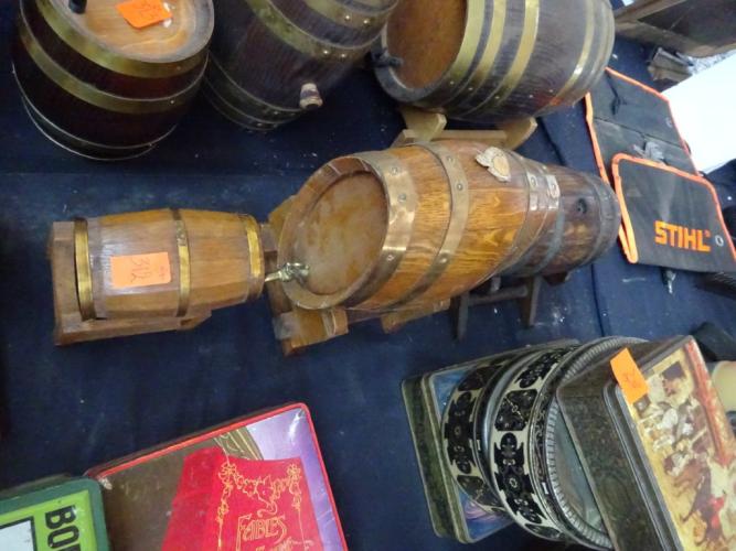 5x vat op staander – kavel bij Openbare Verkopen, Izegem