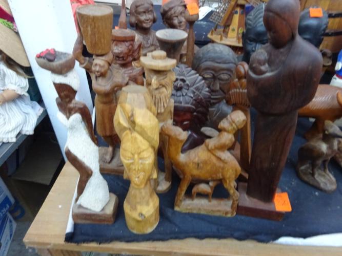12x houten beelden exotisch – kavel bij Openbare Verkopen, Izegem