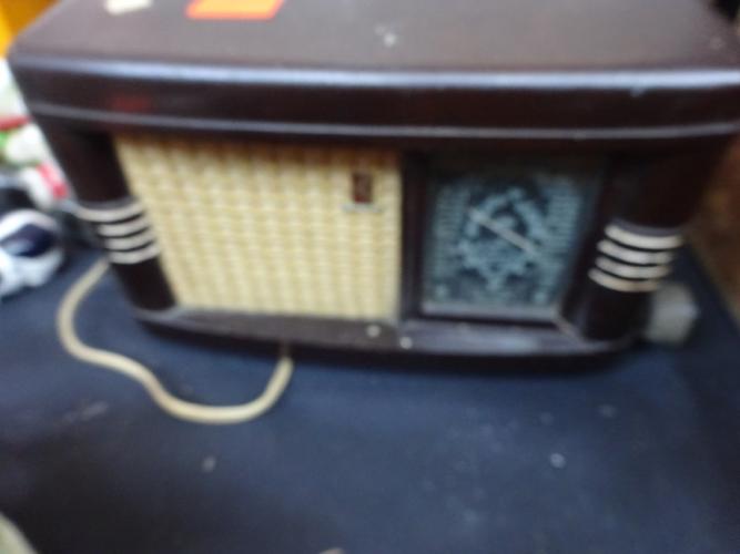 Oude radio NSF ARISTONA compleet bakeliet – kavel bij Openbare Verkopen, Izegem