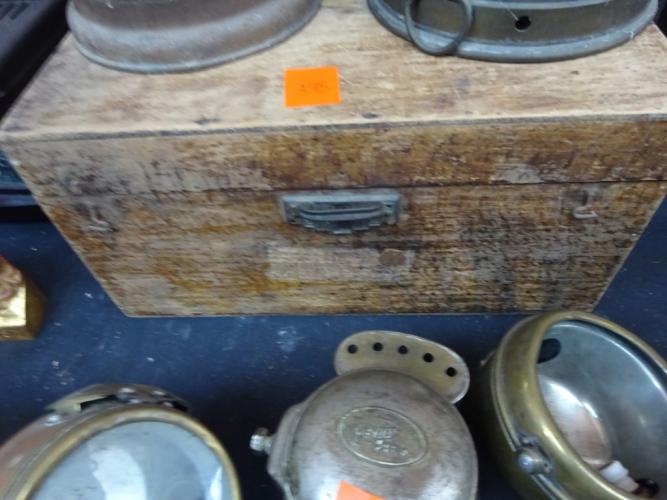 Houten kist – kavel bij Openbare Verkopen, Izegem