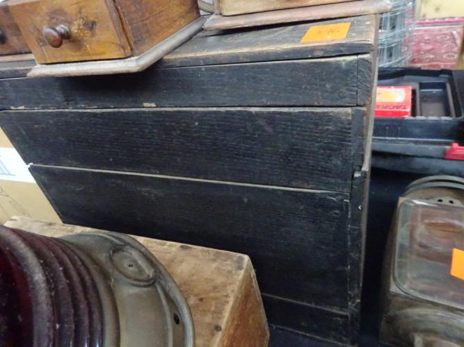 Houten kist – kavel bij Openbare Verkopen, Izegem