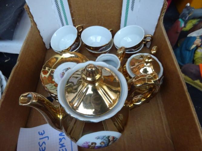 Oud servies – kavel bij Openbare Verkopen, Izegem