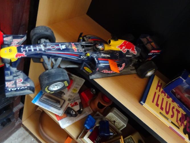 grote redbull auto – kavel bij Openbare Verkopen, Izegem