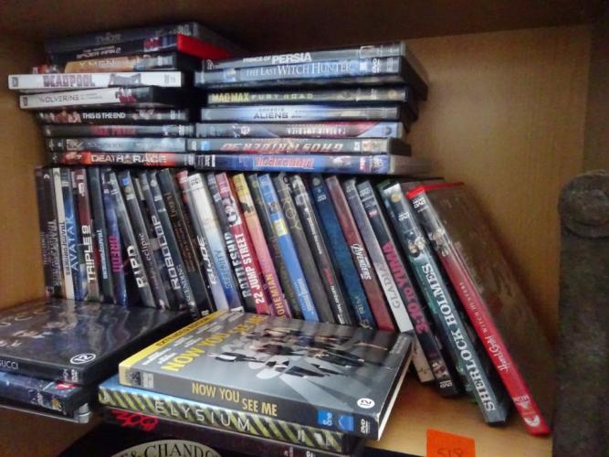 groot lot recente dvd's – kavel bij Openbare Verkopen, Izegem